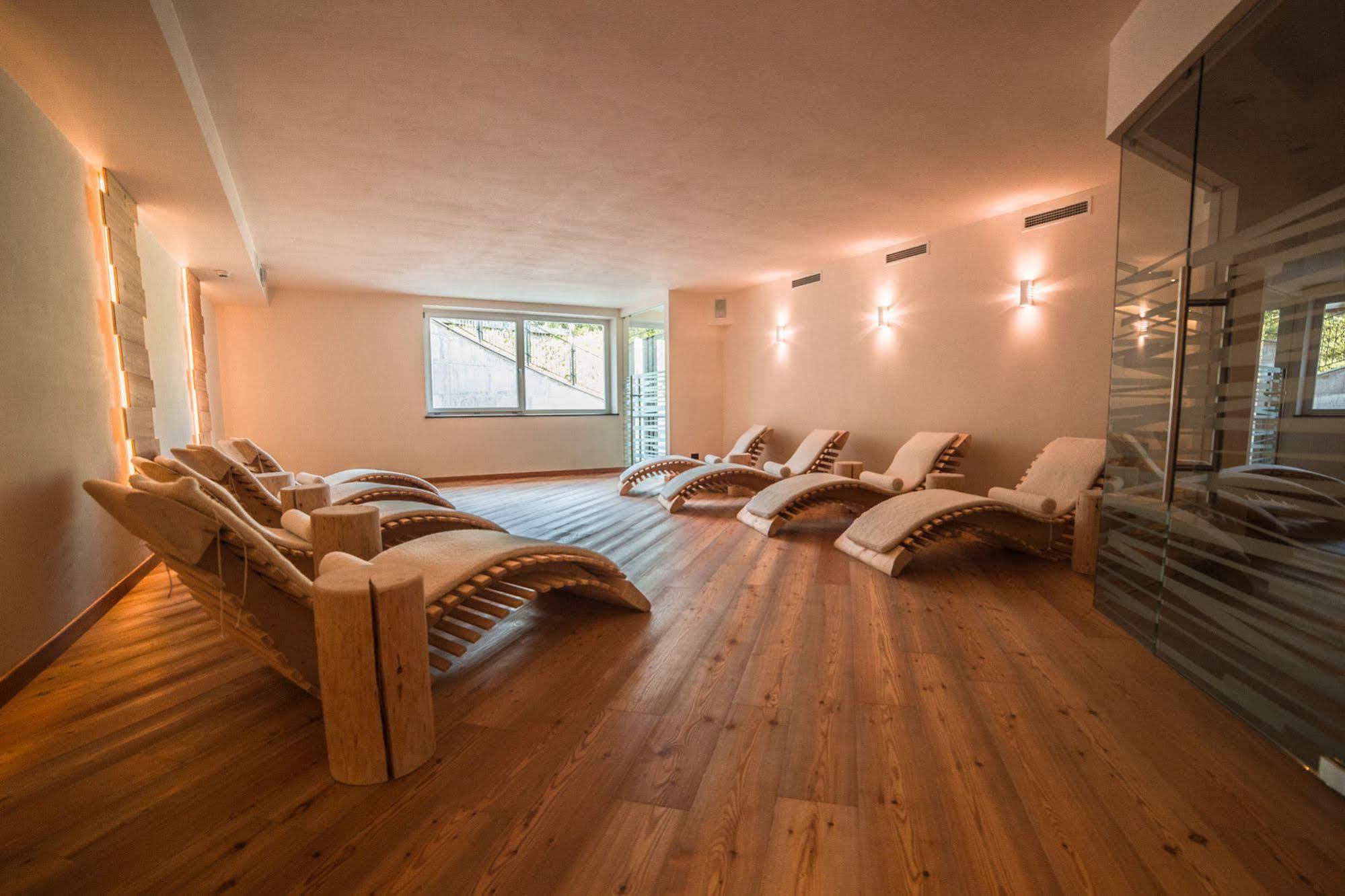 Hotel Garni Paradisi - Wellness & Spa Mezzano Extérieur photo